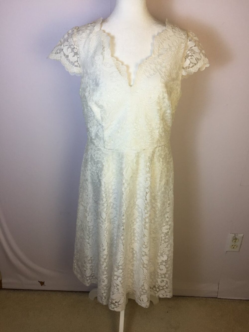 Connected Apparel Midi Dress Size 12 Womans White Lace V-Neck Short Sleeve Lined